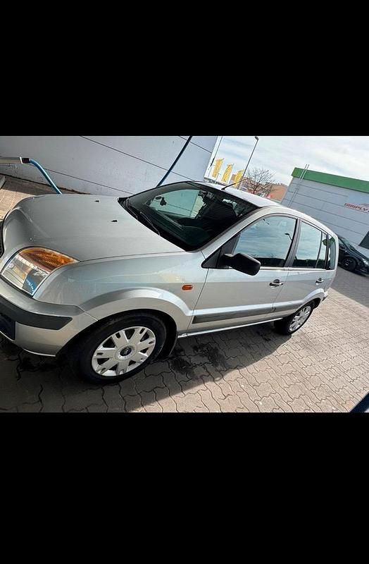 Silber Gebraucht 2009 Ford Fusion Kleinwagen | 2.200 € (Teuer) - Bild 1/4