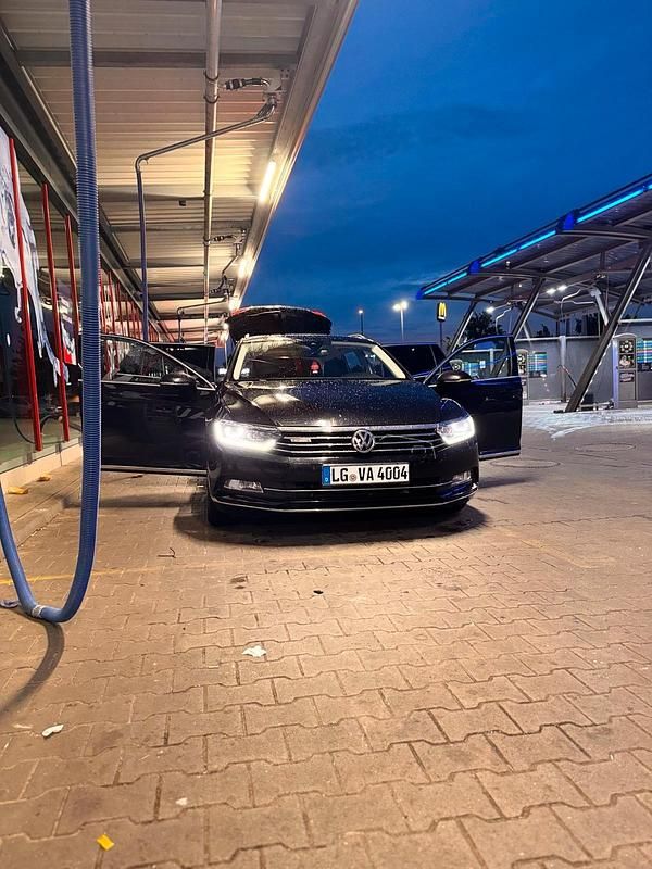 Schwarz Gebraucht 2016 VW Passat Kombi | 13.800 € (Fairer Preis) - Bild 1/4