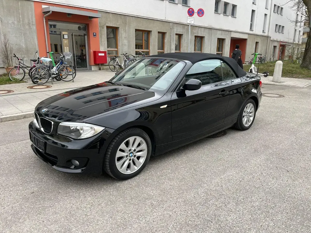 Gebraucht BMW 118 Cabriolet Sport Line 143 PS (105 kW) 2011 Schwarz Cabrio