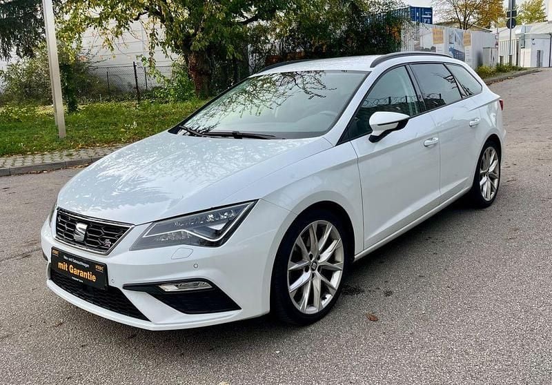 Weiß Gebraucht 2021 Seat Leon ST Beats Kombi | 17.990 € (Superpreis) - Bild 1/4