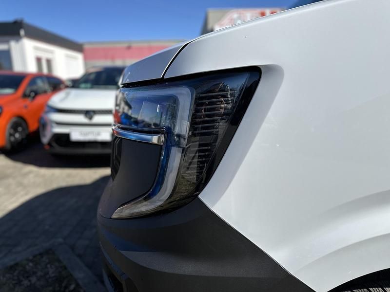 Neu Renault Master 131 PS (96 kW) 2025 Van