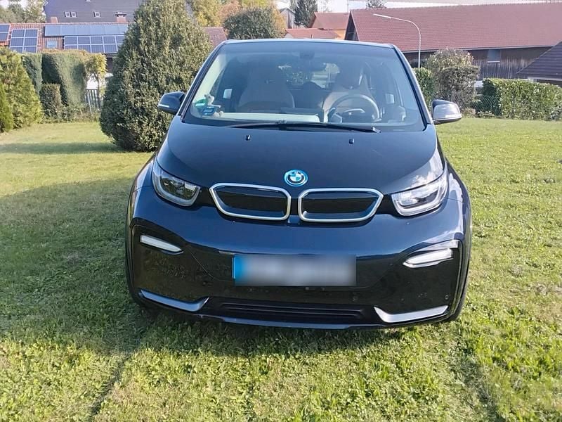 Blau Gebraucht 2025 BMW i3 Kleinwagen | 19.950 € - Bild 1/4