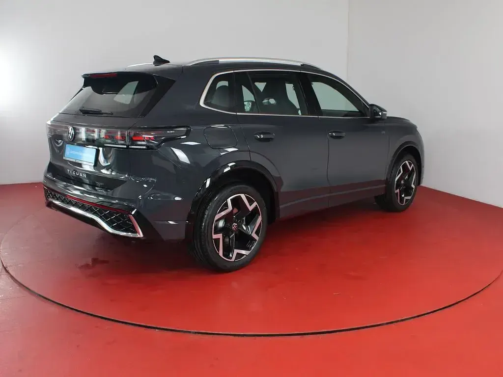 Gebraucht VW Tiguan R-line 150 PS (110 kW) 2025 Uranograu SUV