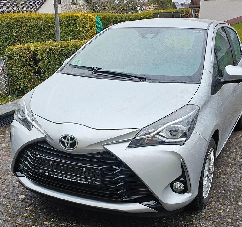 Gebraucht Toyota Yaris 111 PS (81 kW) 2018 Silber Kleinwagen