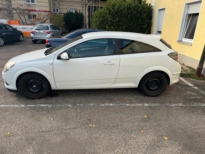 Weiß Gebraucht 2009 Opel Astra GTC Coupé | 1.450 € (Guter Preis) - Bild 1/4