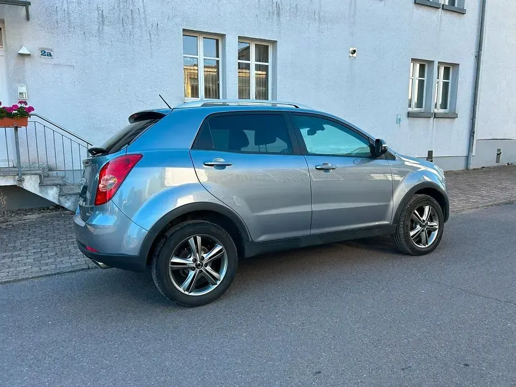 Gebraucht SsangYong Korando 175 PS (128 kW) 2013 Grau SUV