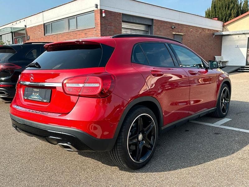 Gebraucht Mercedes GLA220 170 PS (125 kW) 2014 Rot SUV