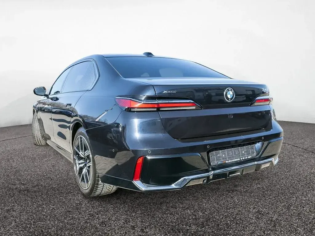 Gebraucht BMW 740 M Sport 299 PS (219 kW) 2024 Carbonschwarz Limousine