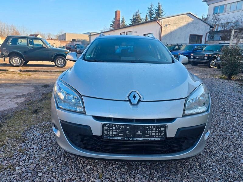 Gebraucht Renault Mégane GrandTour Expression 106 PS (77 kW) 2011 Silber Kombi