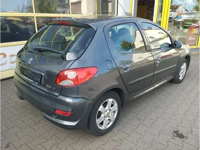 Gebraucht Peugeot 206+ Basis 68 PS (50 kW) 2012 Grau Kleinwagen