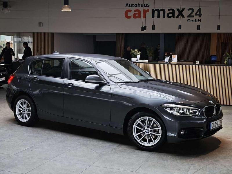 Grau Gebraucht 2019 BMW 118 Advantage Kleinwagen | 16.440 € (Fairer Preis) - Bild 1/3