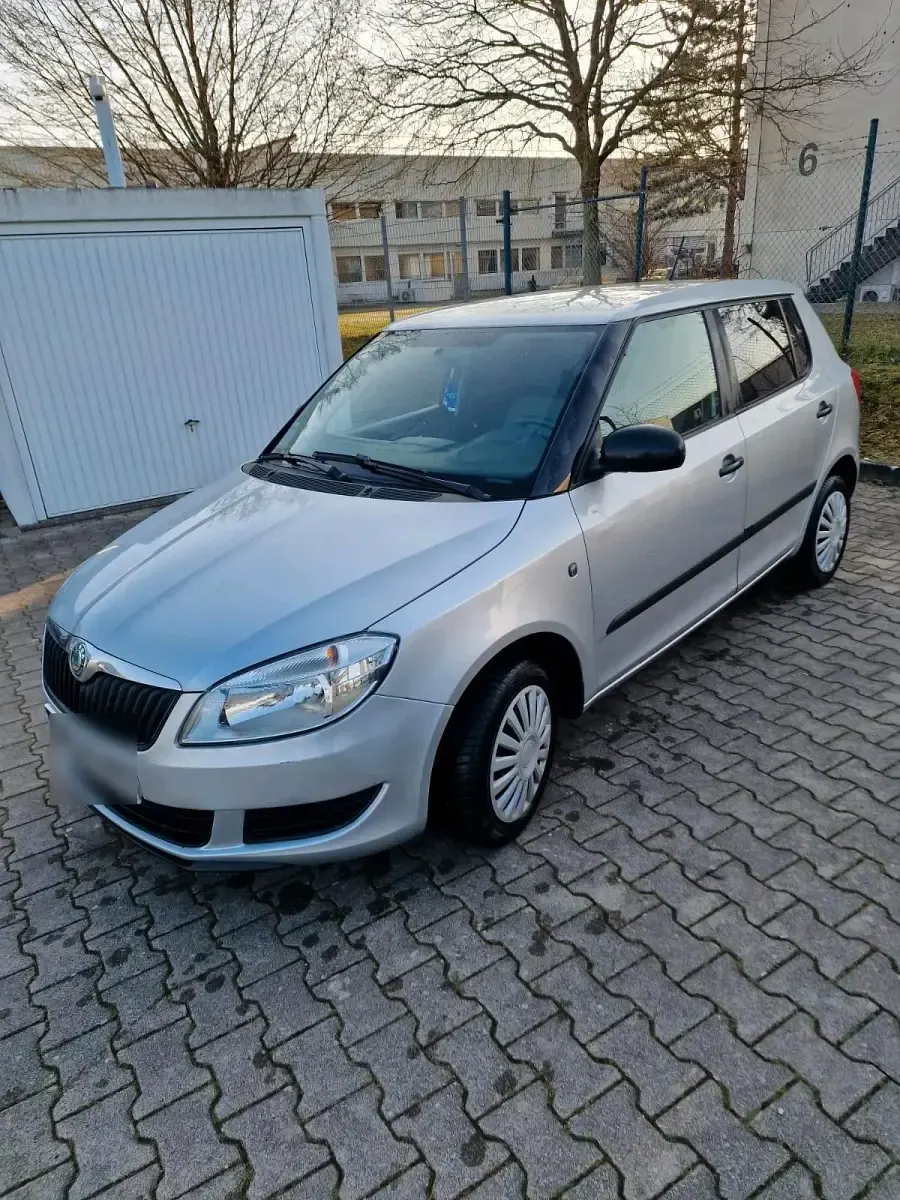 Używany Skoda Fabia 70 KM (51 kW) 2012 Srebrny Hatchback