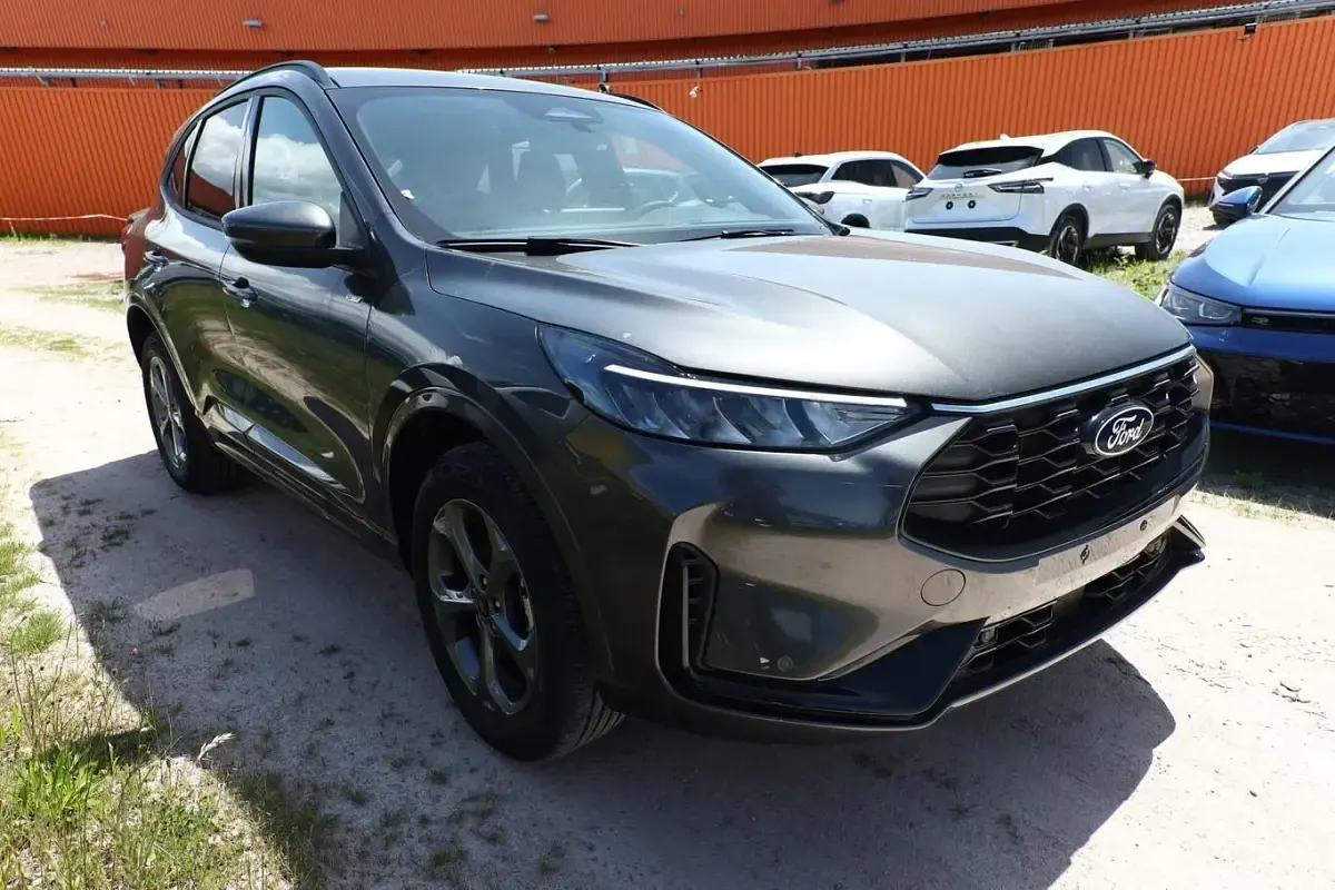 Nowe Ford Kuga ST-Line 179 KM (131 kW) 2025 Magnetic metallic SUV