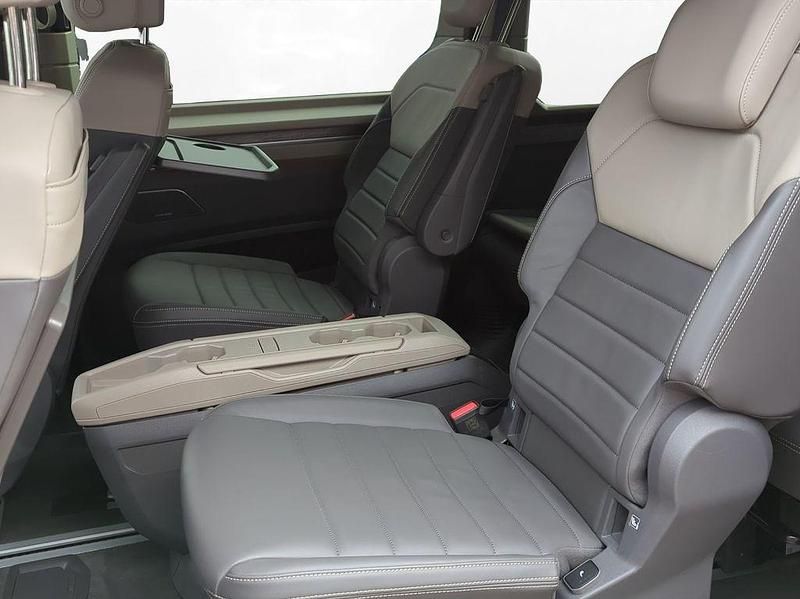 Gebraucht VW Multivan Style 150 PS (110 kW) 2023 Deep black perleffekt/ fortana Van