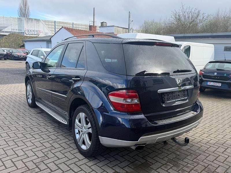 Gebraucht Mercedes ML320 224 PS (164 kW) 2006 Blau SUV