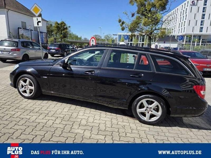 Gebraucht Mercedes C180 156 PS (114 kW) 2012 Obsidian black  paint (metallic) Kombi