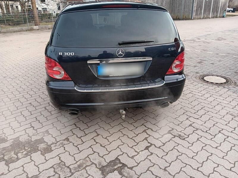 Blau Gebraucht 2010 Mercedes R300 Edition Van / Kleinbus | 5.350 € (Guter Preis) - Bild 1/4