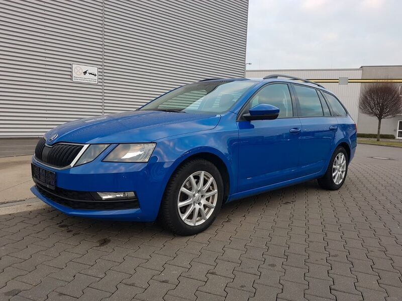 Blau Gebraucht 2018 Skoda Octavia Ambition Limousine | 8.990 € (Guter Preis) - Bild 1/4