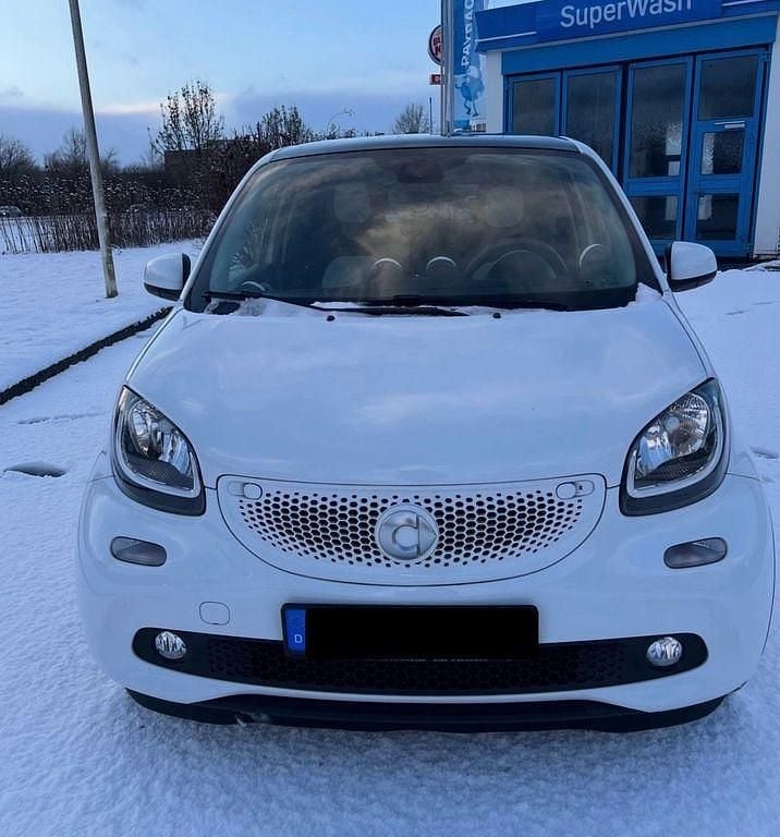 Weiß Gebraucht 2017 Smart ForFour Basis Kleinwagen | 6.900 € (Superpreis) - Bild 1/4
