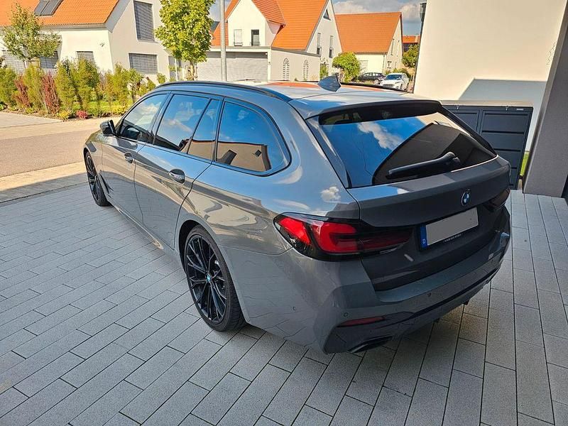 Gebraucht BMW 530 M Sport 286 PS (210 kW) 2020 Grau Kombi