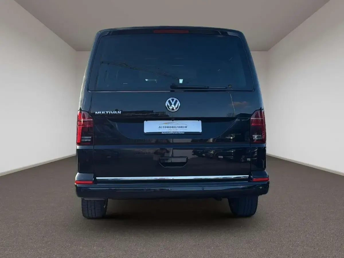 Gebraucht VW Multivan Generation Six 150 PS (110 kW) 2021 Schwarz Van / Kleinbus