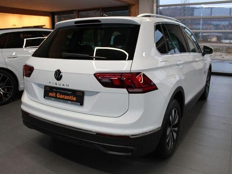 Gebraucht VW Tiguan Move 150 PS (110 kW) 2023 Pure white SUV