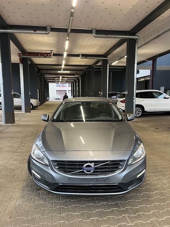 Gebraucht Volvo V60 Kinetic 120 PS (88 kW) 2016 Grau Kombi