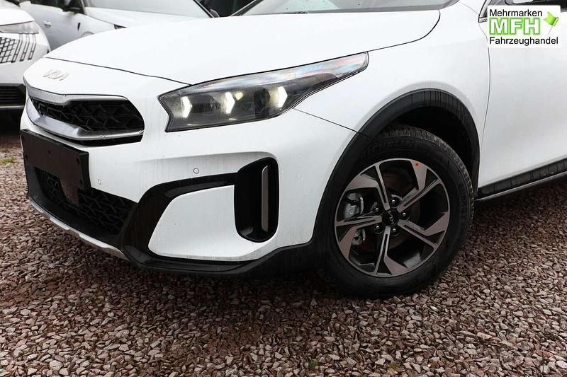 Neu Kia XCeed 150 PS (110 kW) 2026 Carraraweiß SUV
