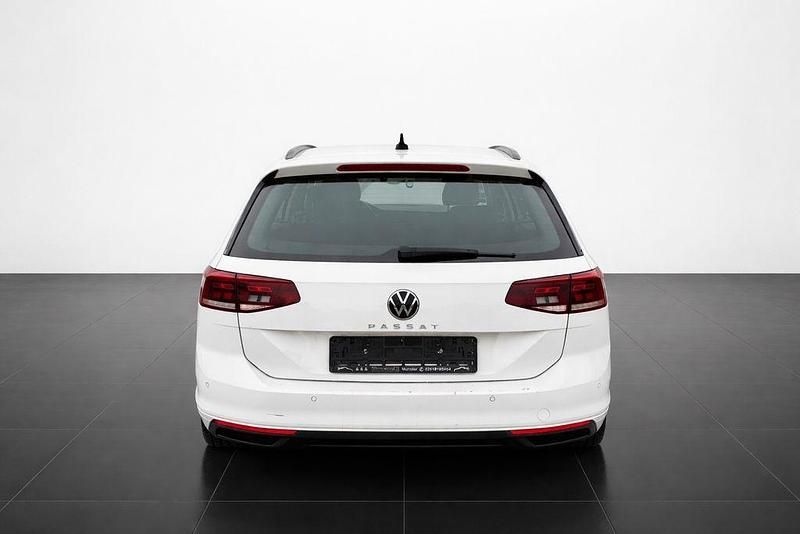 Gebraucht VW Passat 150 PS (110 kW) 2021 Weiß Kombi