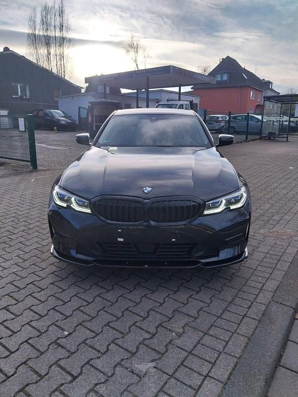 Gebraucht BMW 330 Advantage 258 PS (189 kW) 2021 Black sapphire metallic Limousine