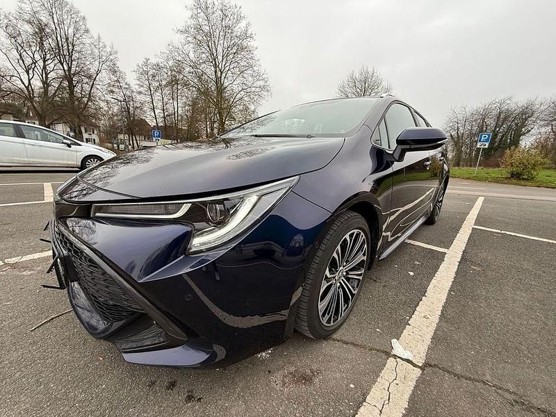Blau Gebraucht 2023 Toyota Corolla Team Kombi | 20.900 € (Superpreis) - Bild 1/4