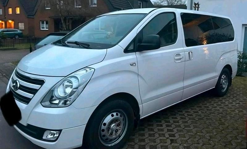 Gebraucht Hyundai H-1 136 PS (100 kW) 2017 Weiß Van / Kleinbus