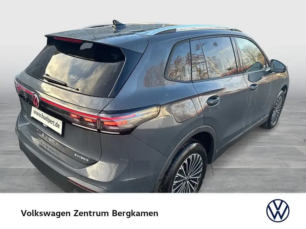 Gebraucht VW Tiguan Life 204 PS (150 kW) 2025 Delfingrau metallic SUV