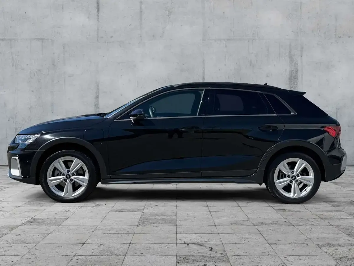 Używany Audi A3 204 KM (150 kW) 2025 Czarny Sedan/Limuzyna