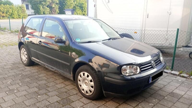 Schwarz Gebraucht 2002 VW Golf IV Kleinwagen | 400 € (Superpreis) - Bild 1/3