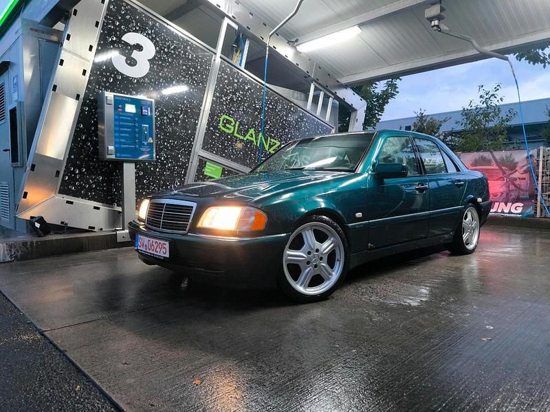 Grün Gebraucht 1997 Mercedes C180 Elegance Limousine | 2.300 € (Fairer Preis) - Bild 1/4