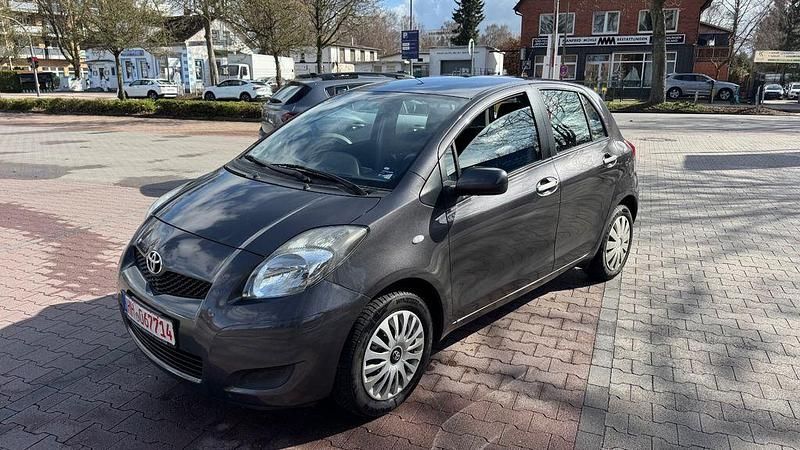 Gebraucht Toyota Yaris Cool 69 PS (50 kW) 2011 Grau Kleinwagen