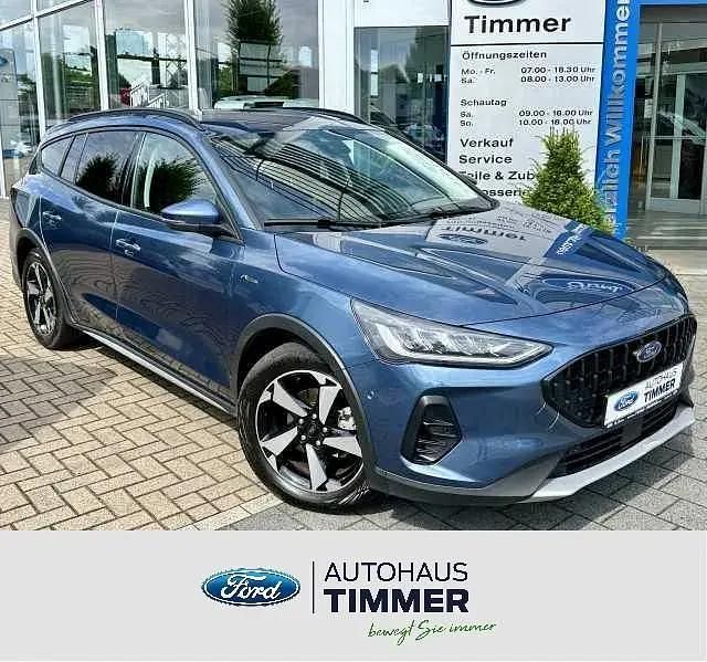 Blau (chroma blau metallic) Gebraucht 2024 Ford Focus Active Kombi | 22.940 € (Superpreis) - Bild 1/4