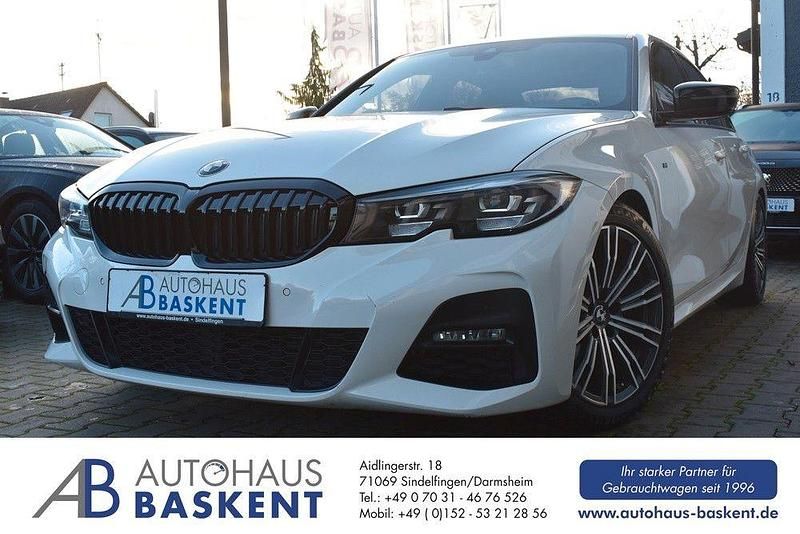 Weiß Gebraucht 2019 BMW 320 M Sport Limousine | 27.890 € (Fairer Preis) - Bild 1/4