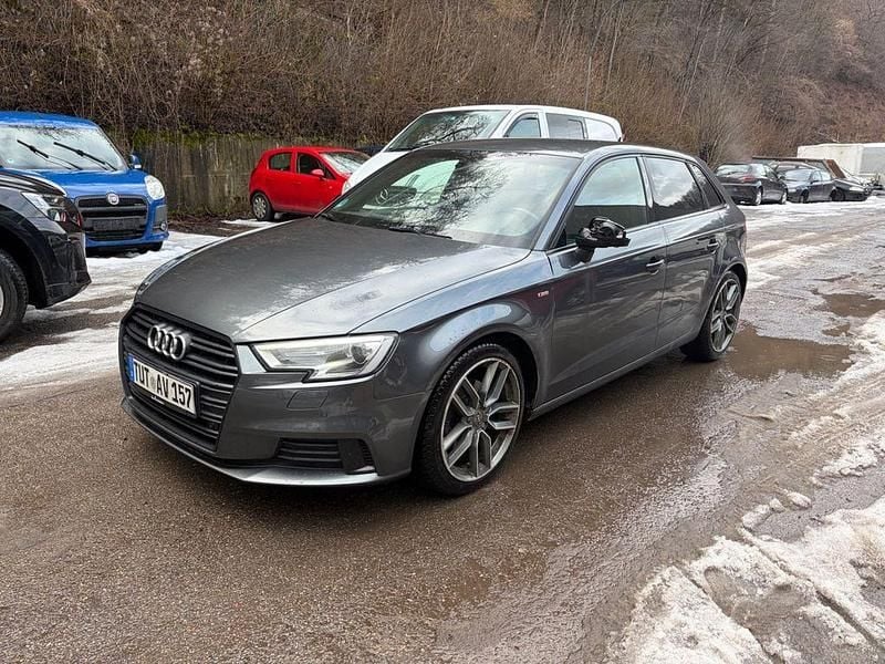Gebraucht Audi A3 Sport 150 PS (110 kW) 2019 Grau Limousine
