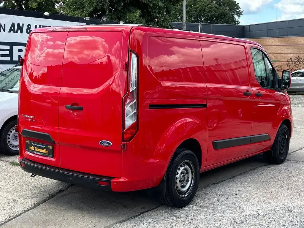 Gebraucht Ford 300 131 PS (96 kW) 2019 Rot Van / Kleinbus