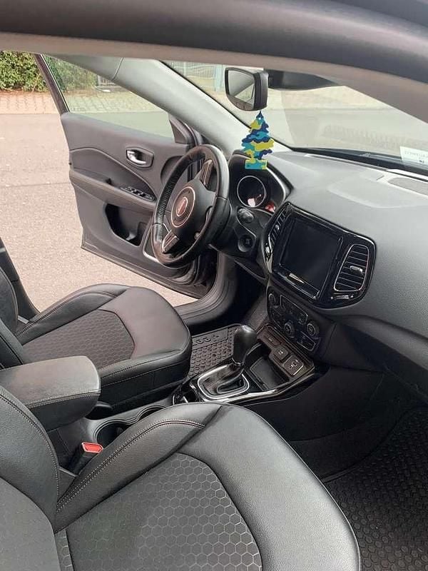 Gebraucht Jeep Compass Limited 150 PS (110 kW) 2021 Grau SUV