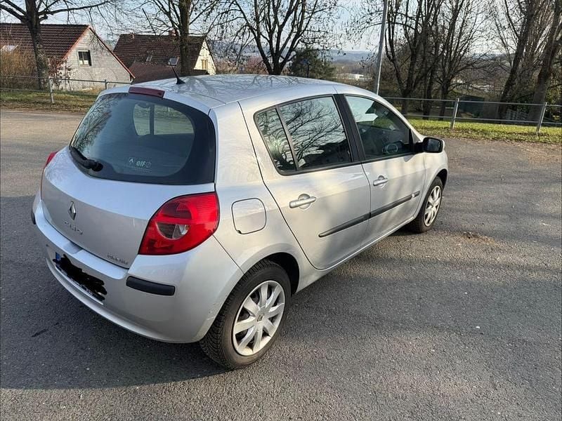 Gebraucht Renault Clio II Dynamique 88 PS (64 kW) 2006 Silber Limousine