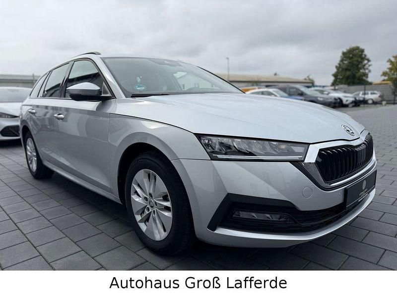 Silber Gebraucht 2024 Skoda Octavia Kombi | 23.990 € (Superpreis) - Bild 1/4