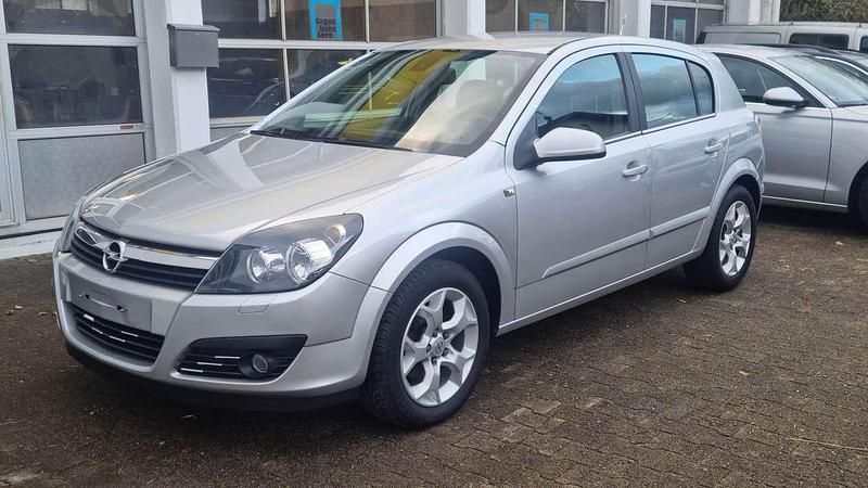 Second-hand Opel Astra Basis 105 CP (77 kW) 2006 Argintiu Berlinǎ