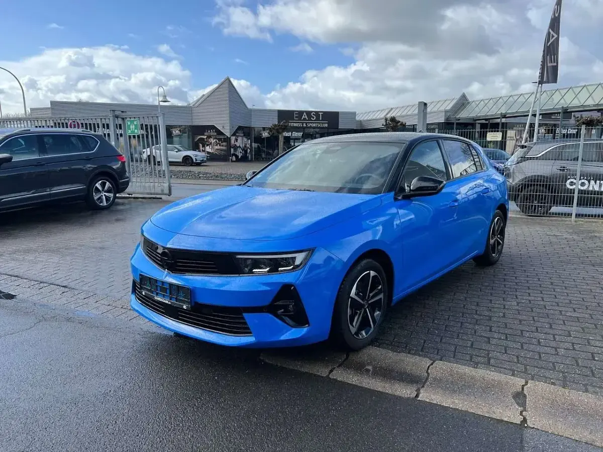 Gebraucht Opel Astra 131 PS (96 kW) 2025 Blau Limousine