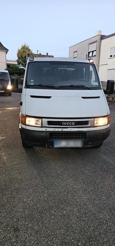 Weiß Gebraucht 2002 Iveco Daily Limousine | 5.500 € (Fairer Preis) - Bild 1/4