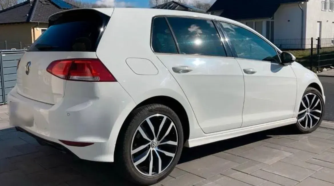 Gebraucht VW Golf VII Pro 105 PS (77 kW) 2013 Weiß Limousine