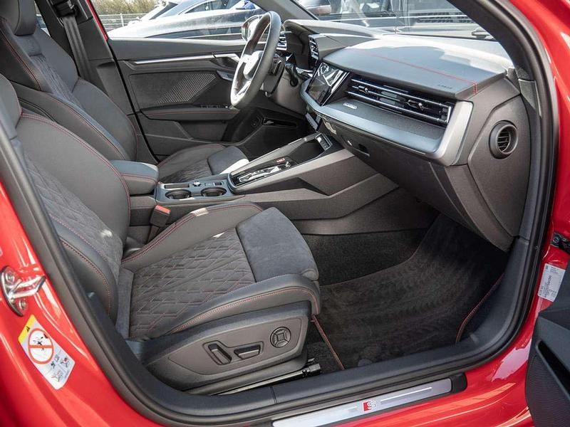 Gebraucht Audi S3 Ambiente 333 PS (244 kW) 2024 Progressivrot metallic Limousine