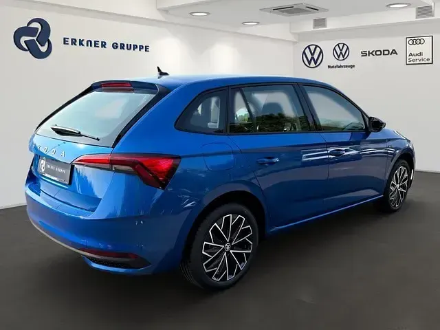 Gebraucht Skoda Scala Drive 95 PS (69 kW) 2024 Raceblau metallic Kleinwagen